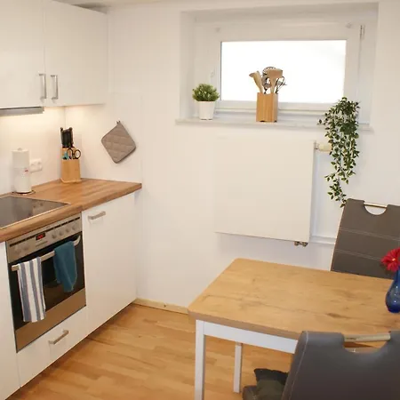 Finchen Mit Terrasse & Parkplatz - Abc13 By Abcwismar * Wißmar